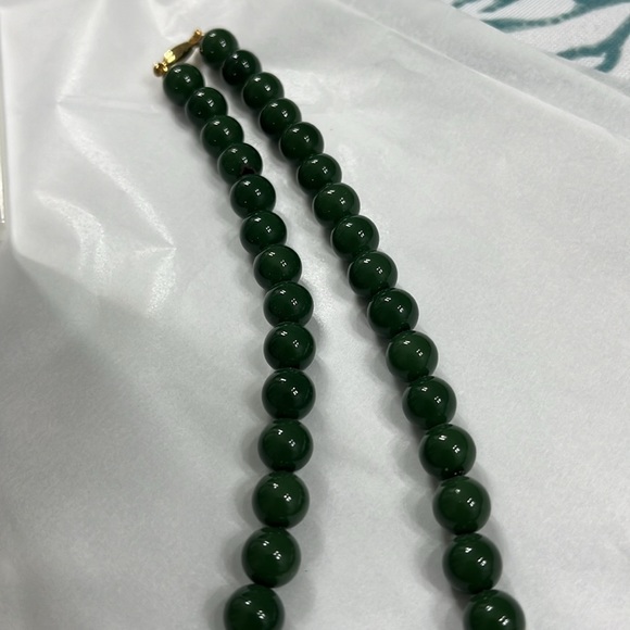 My Green Period:Two Well-Balanced Strands of Vintage Beads - Picture 6 of 12